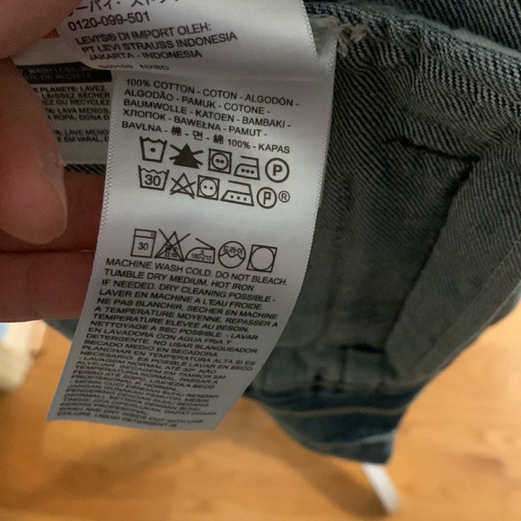 NWT Levis Premium Vintage Fit Trucker Jacket - Picture 10 of 10